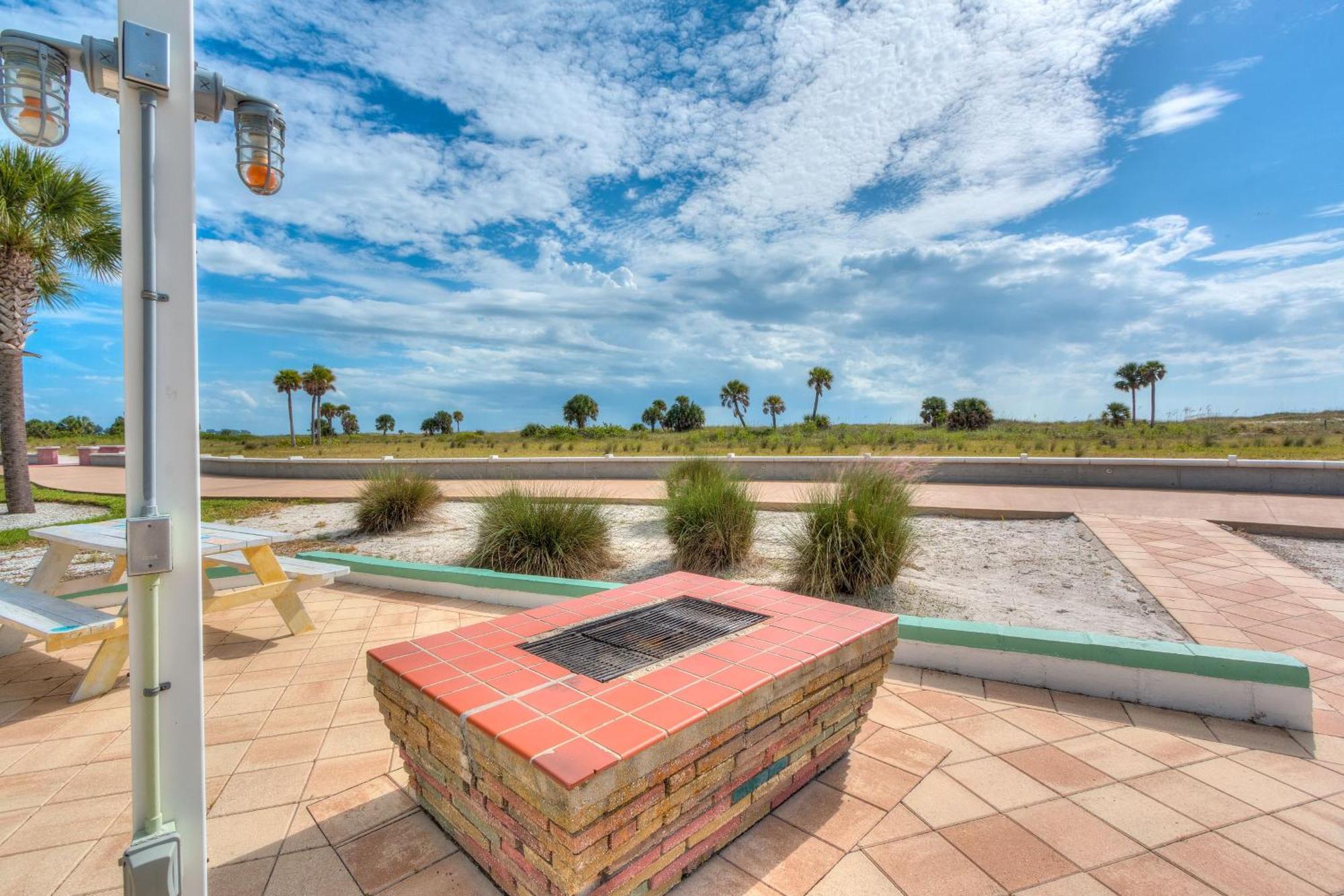 Tropic Terrace #41 - Beachfront Resort St. Pete Beach Exterior foto